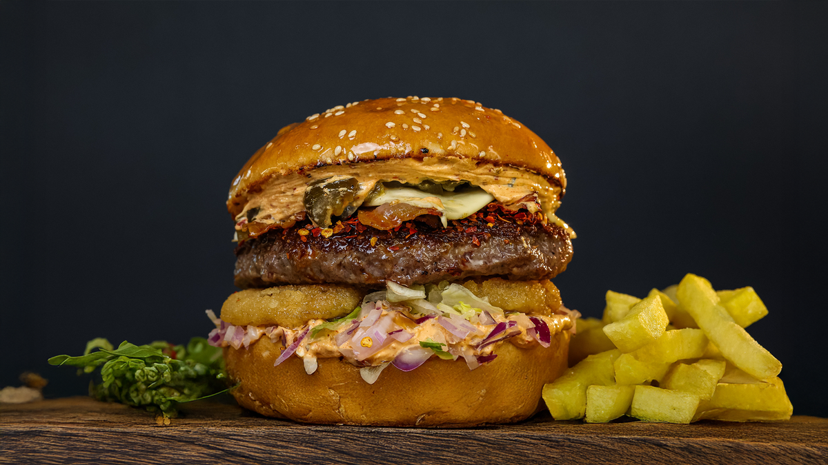 Burger Ljuti + pomfrit