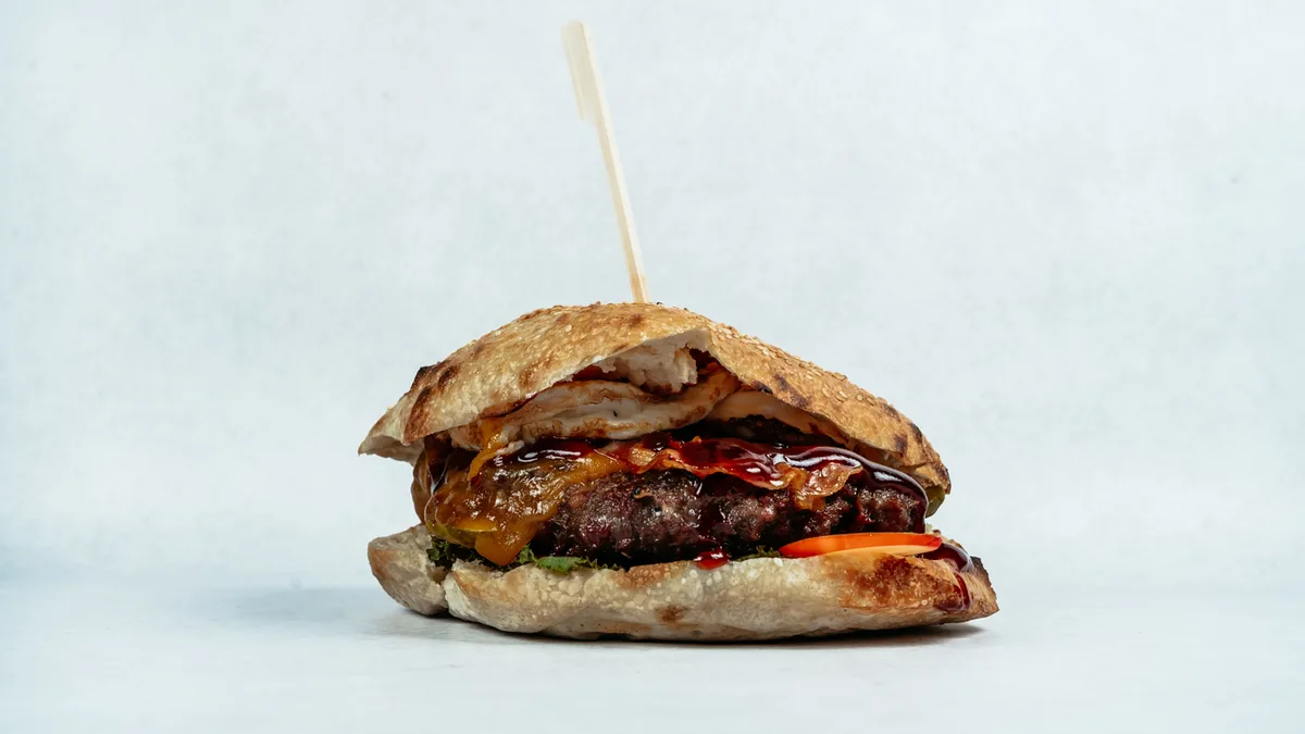 Burger pljeskavica-jaje-slanina