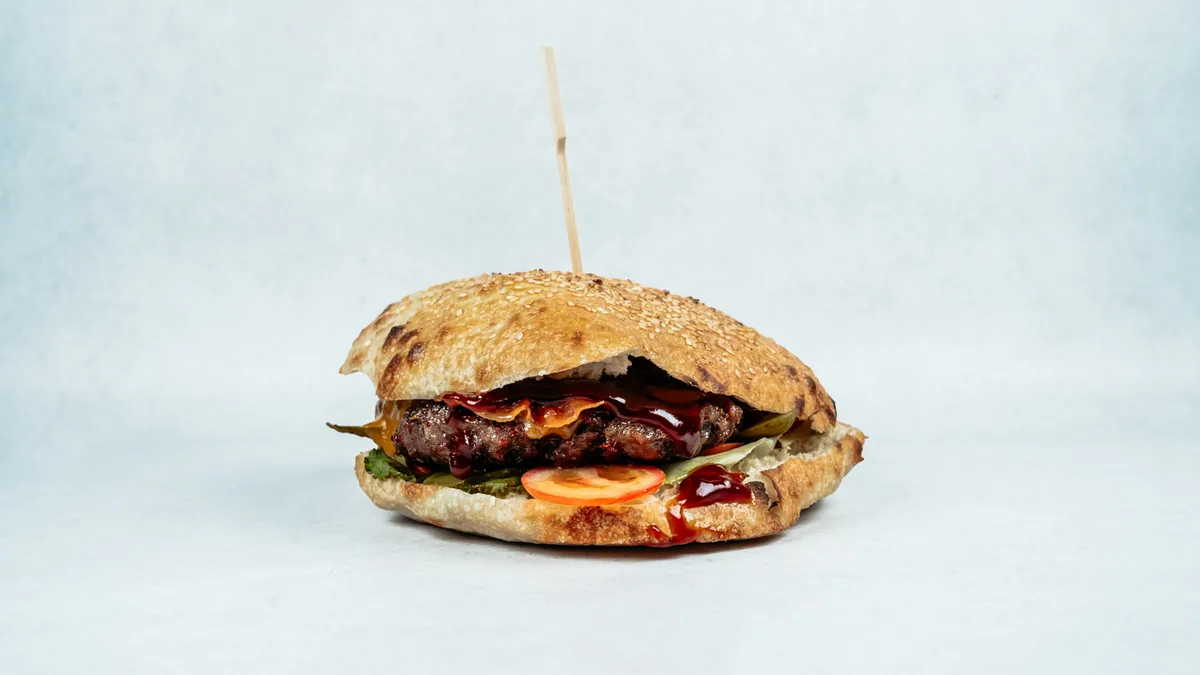 Burger pljeskavica-slanina