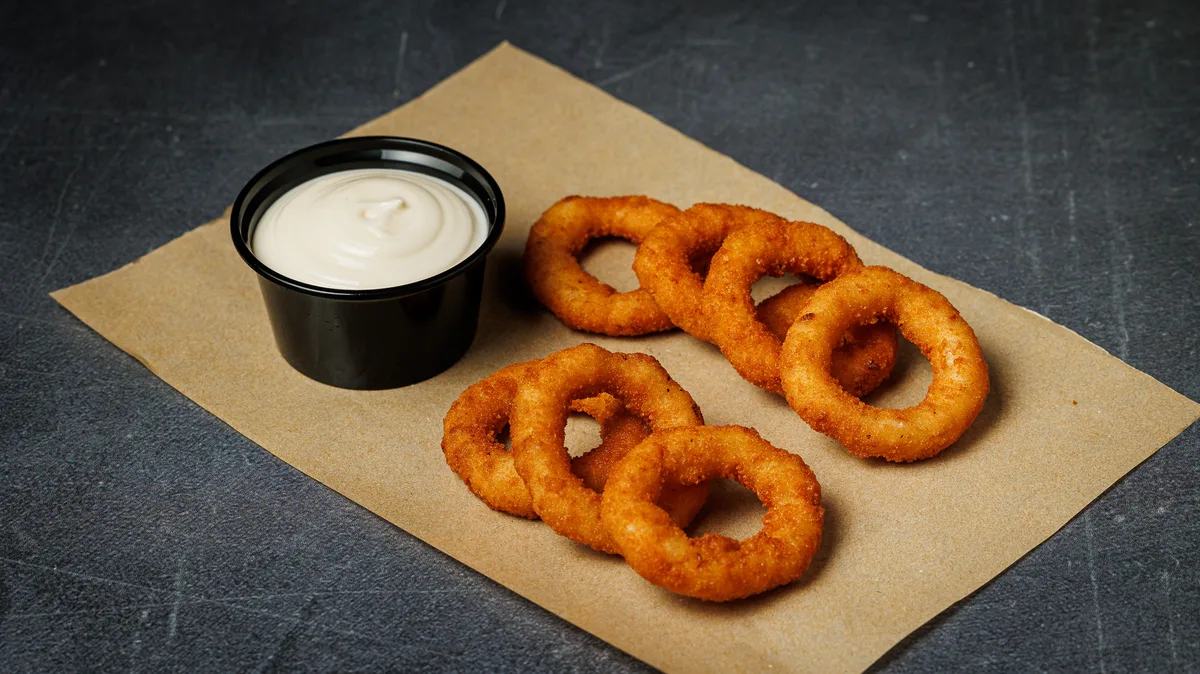 Onion Rings με Mayo Garlic Sauce