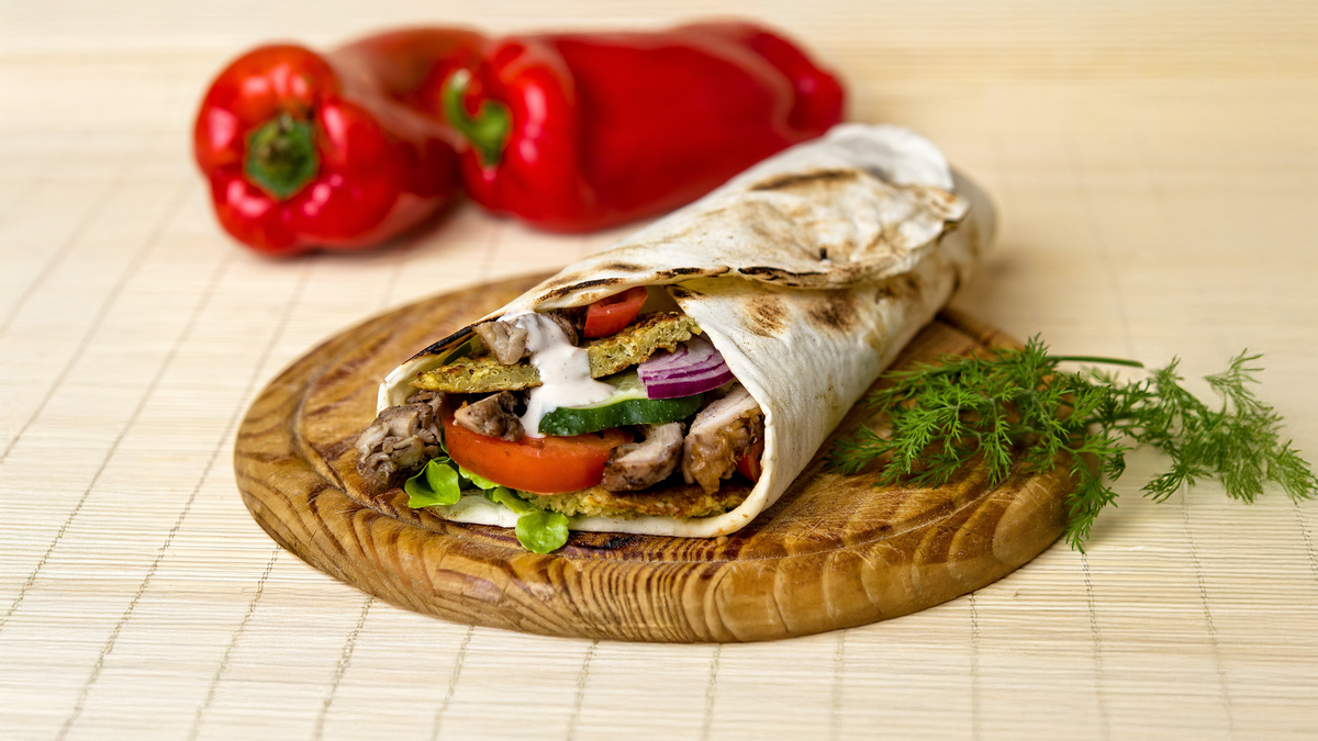 Falafel i shawarma dejaj sendvič