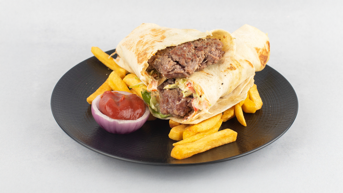 Kafta, cheese and bacon sendvič