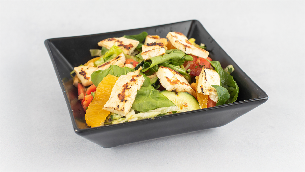 Salata Bil haloumi