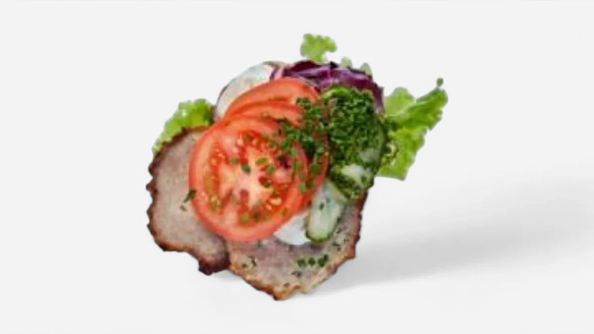 Smørrebrød med frikadelle og kartoffelsalat