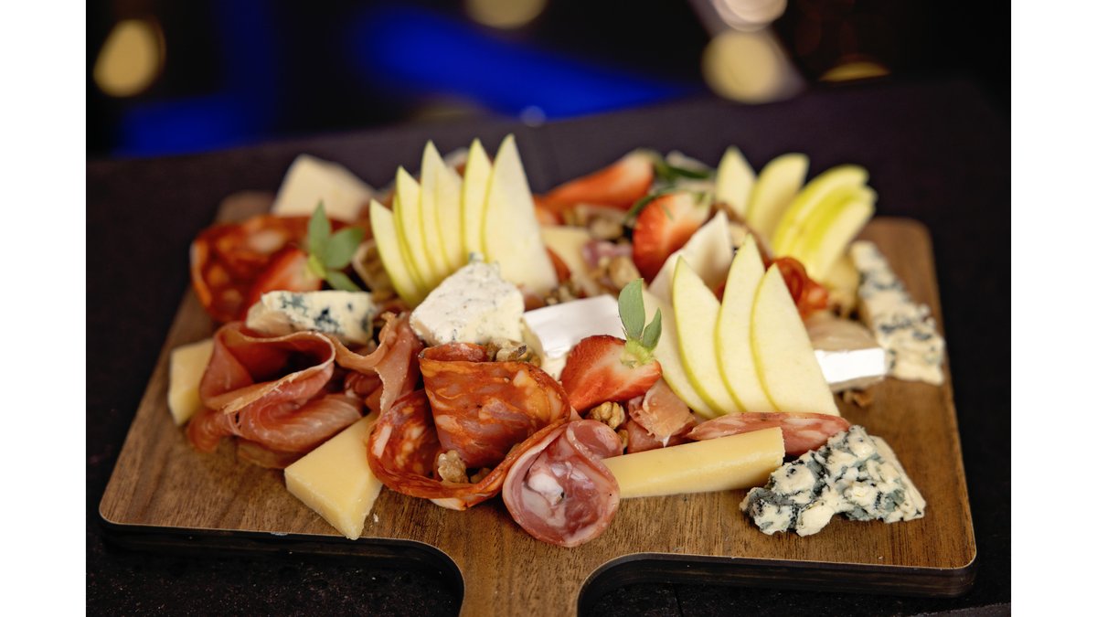 PLATOU DE MEZELURI ȘI BRÂNZETURI FINE 450g