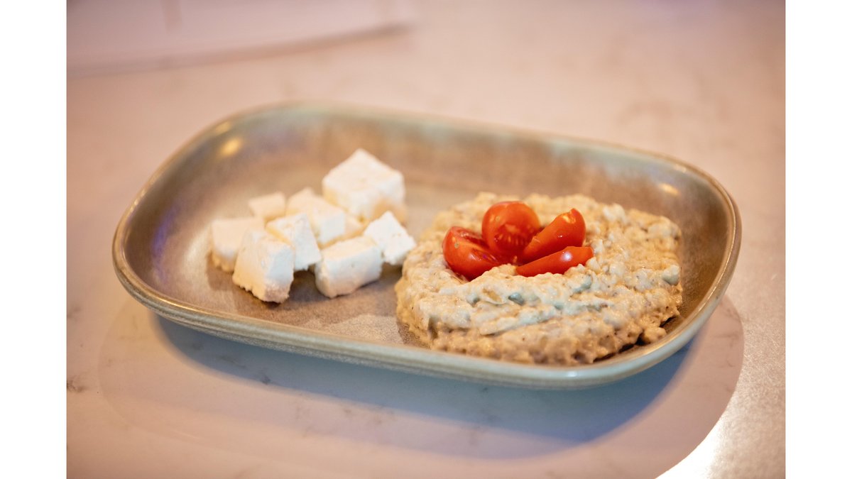 SALATĂ DE VINETE CU BRÂNZĂ FETA ȘI ROȘII CHERRY 280g