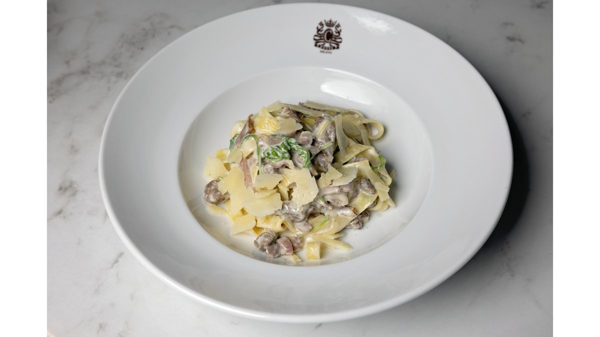 TAGLIATELLE CU MUSCHI DE VITĂ, HRIBI ȘI RUCOLA 400g