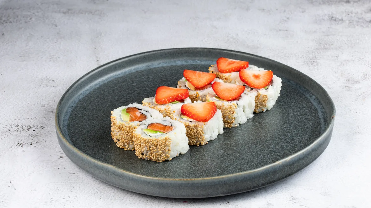 24A. Uramaki Jordbær Roll