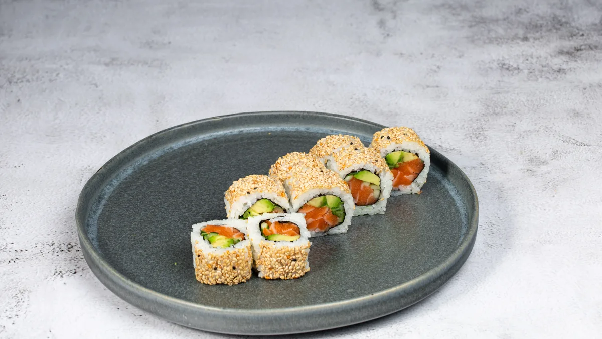 25A. Uramaki Spicy Laks Hvidløg