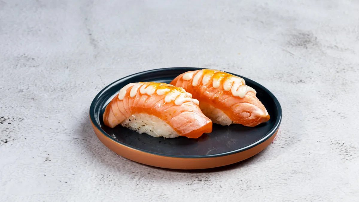 31B. Nigiri Laks karamel