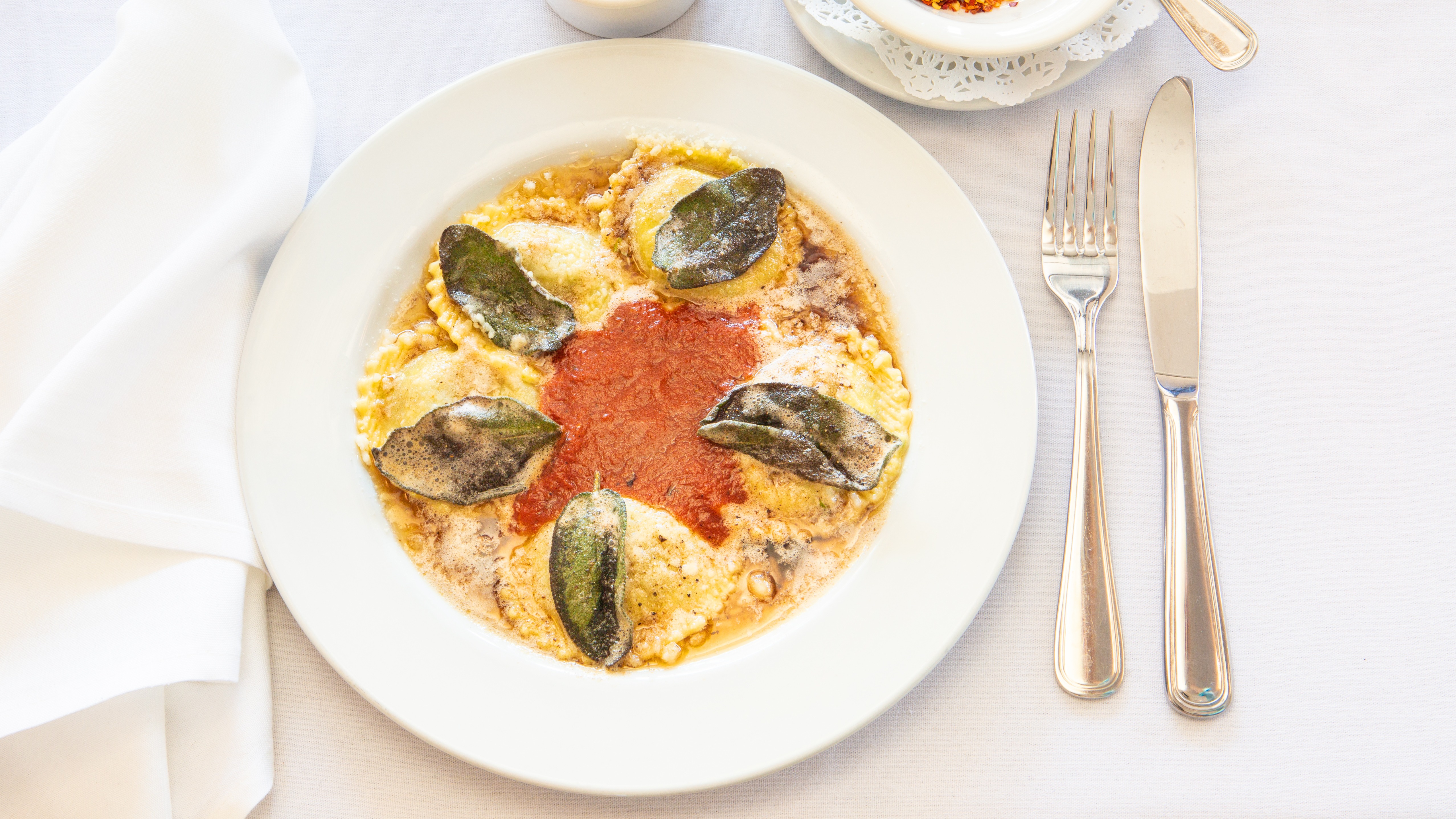Ravioli al Burro E Salvia