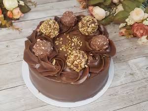 Bolo Chocolatudo Ferrero Rocher 15Cm