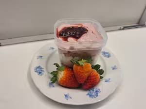 Bolo No Pote Ninho com Frutas Vermelhas
