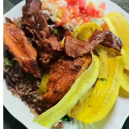 Tajadas de Cerdo y Pinto