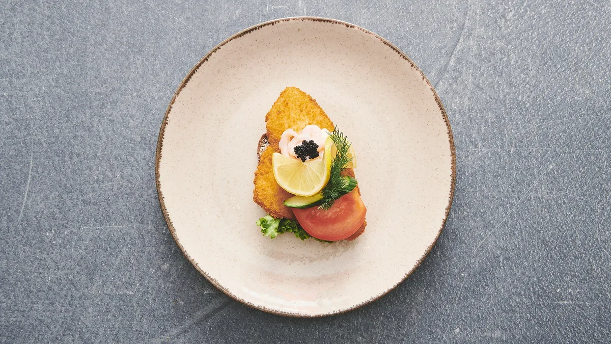 Smørrebrød fiskefilet and rejer