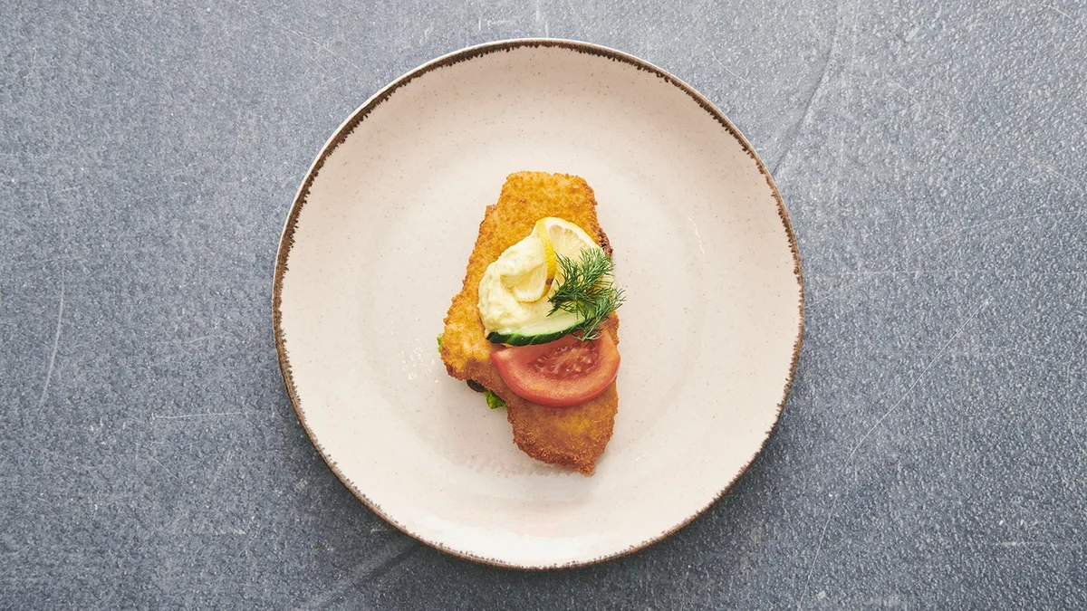Smørrebrød fiskefilet and remoulade