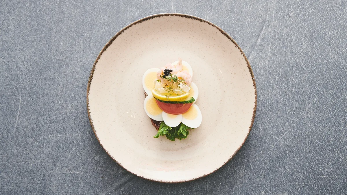 Smørrebrød æg and rejer