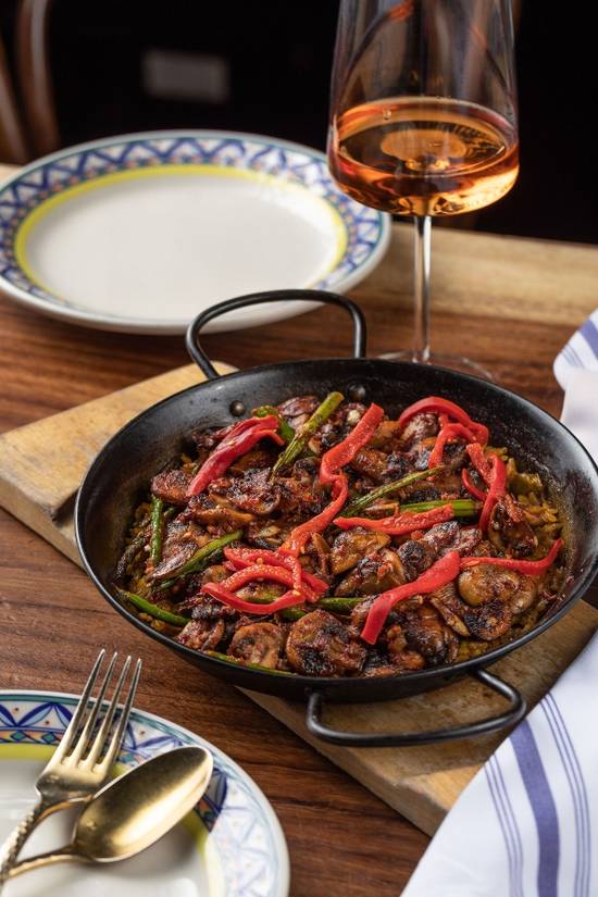 Mushroom and Roasted Garlic Paella Familia