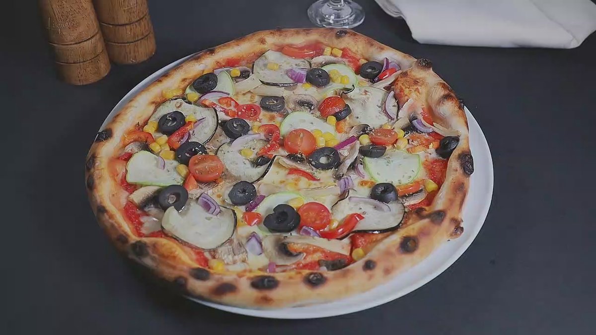 Pizza vegetariană de luxe