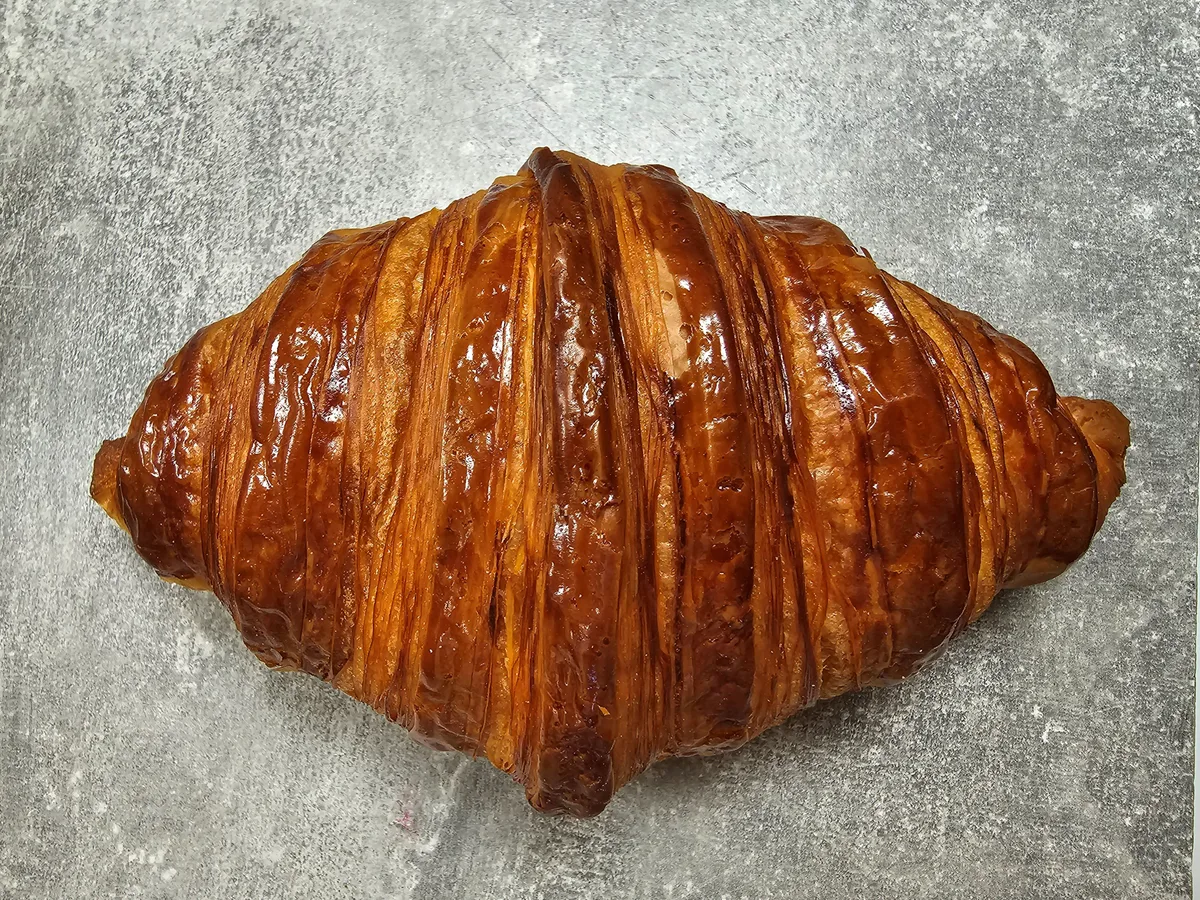 Croissant mascarponéval és házi sós karamellás krémmel töltve