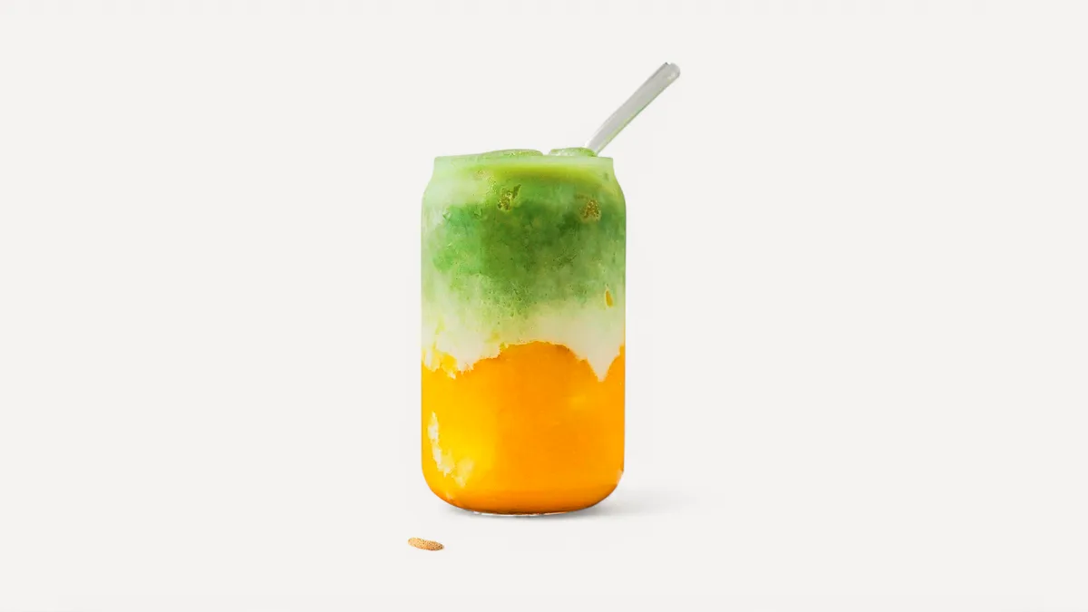 Jeges mangós matcha latte