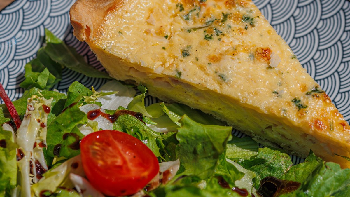 Vegetáriánus quiche salátával