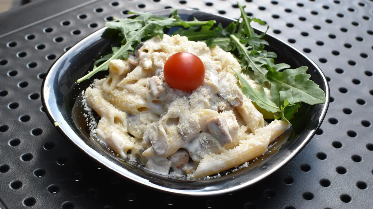 Pasta piletina i pečurke