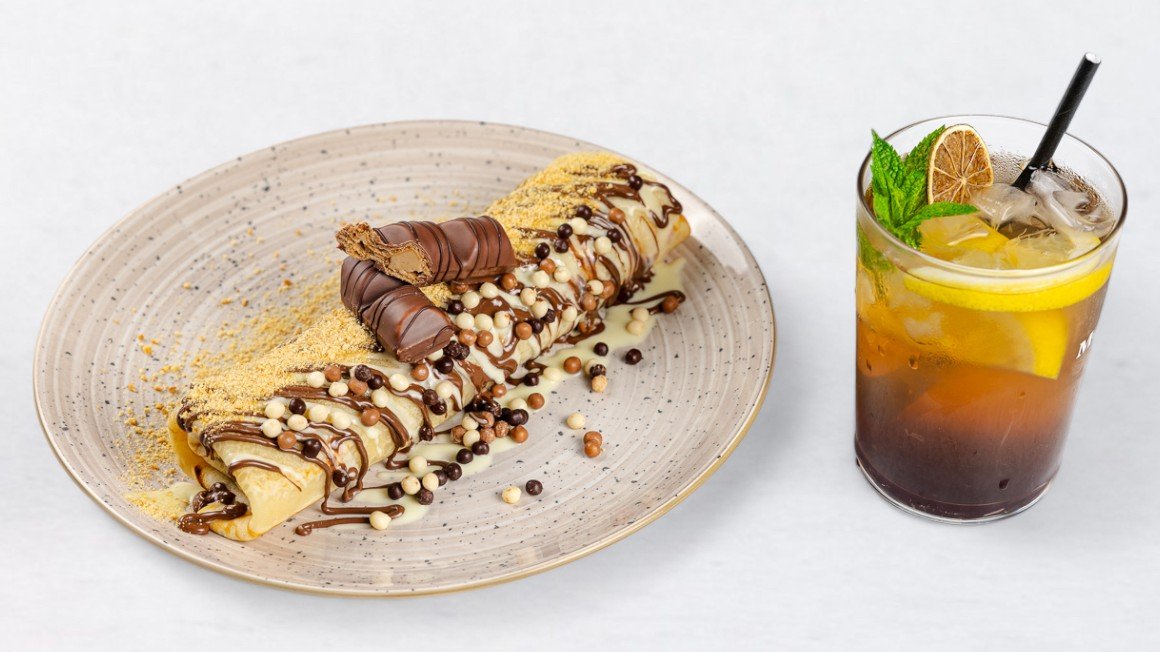 Kinder Bueno palačinka in ledeni čaj