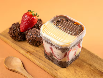 Bolo de Pote - Casadinho com Morangos