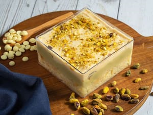 Tabuleiro de Pistache com Chocolate Branco Médio