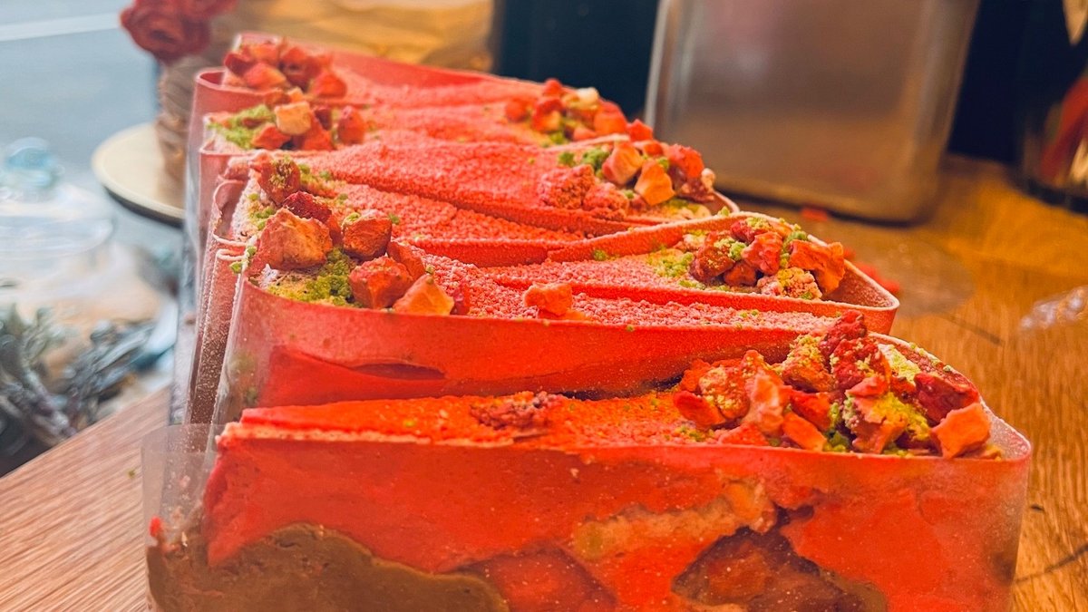 Epres fehércsokis torta szelet