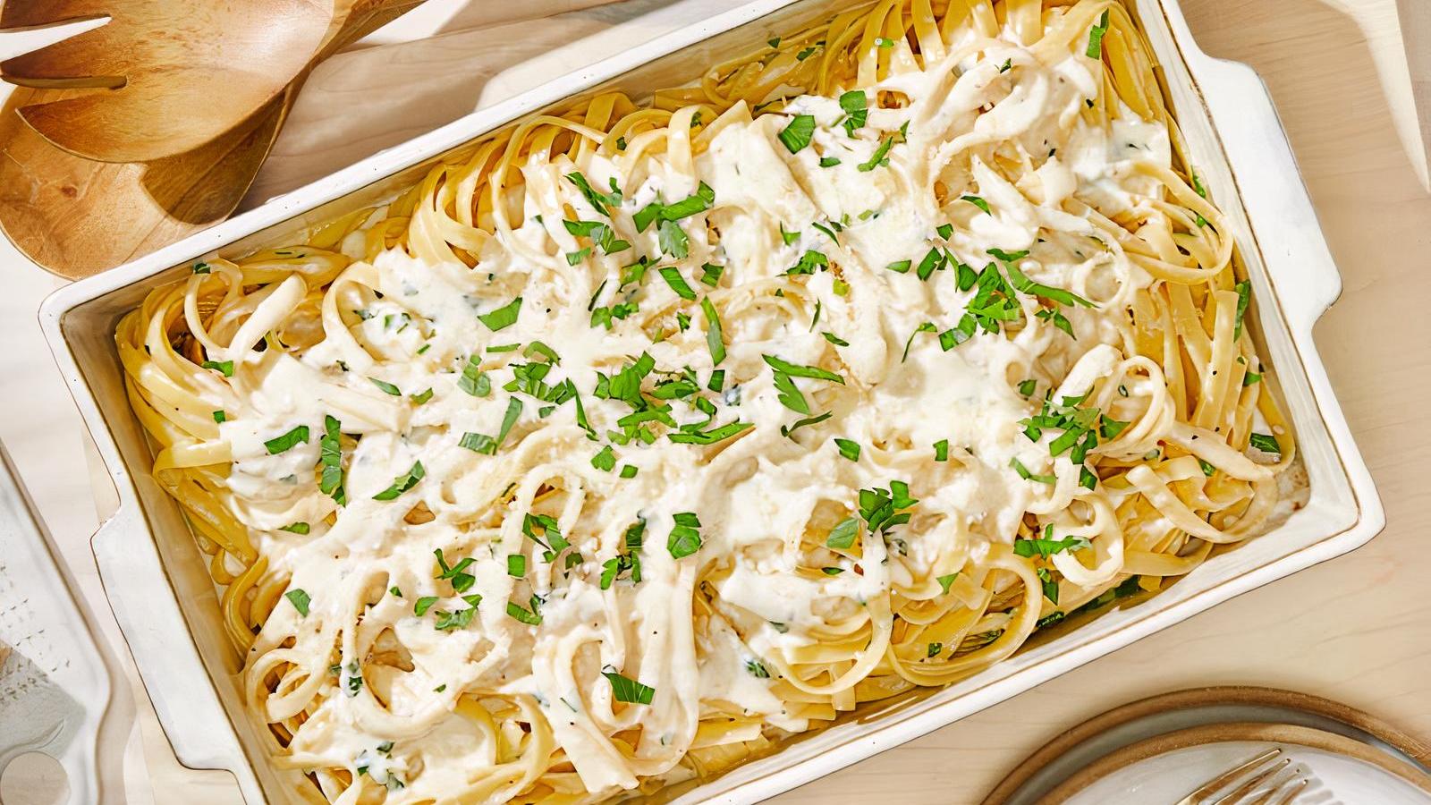 CATERING GARLIC CREAM FETTUCCINE