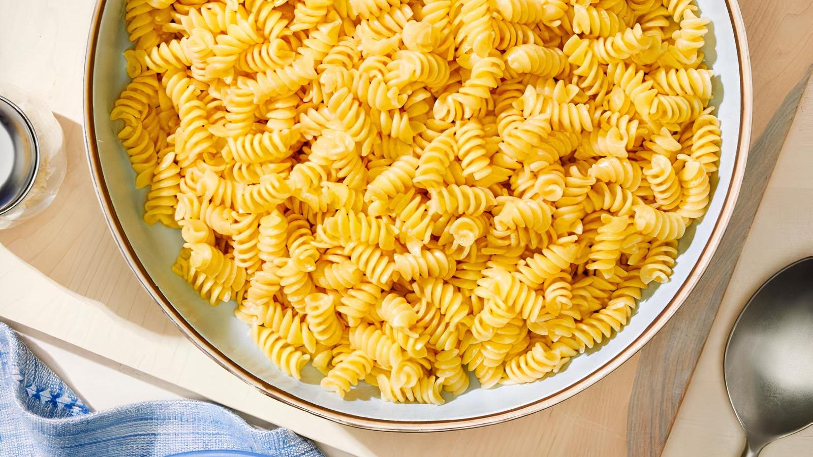 CATERING KIDS FUSILLI PASTA WITH BUTTER
