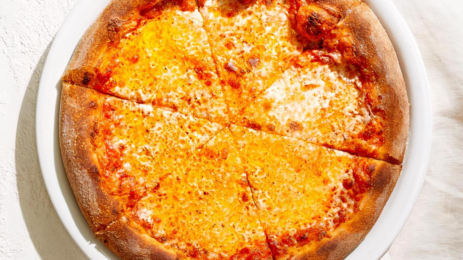 TRADITIONAL CHEESE PIZZA