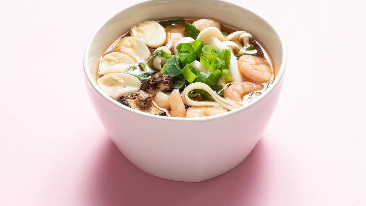 Ramen friss lazaccal