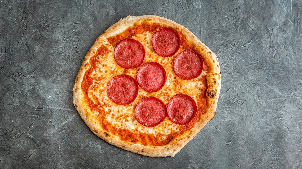 Szalámis Pizza