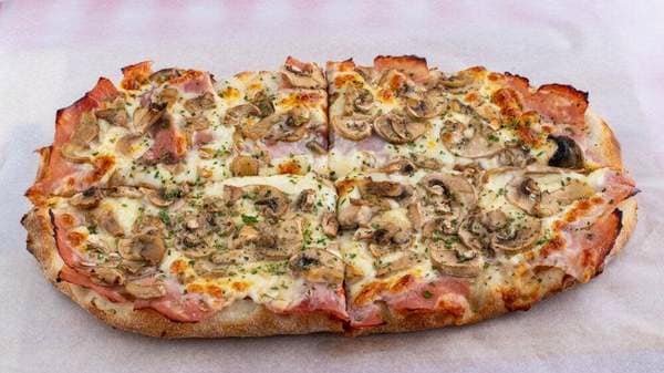 Pinsa prosciutto cotto e funghi