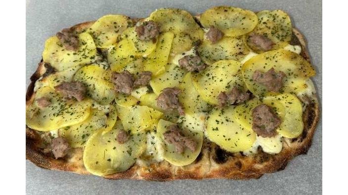 Pinsa trufe, cartofi , cârnați