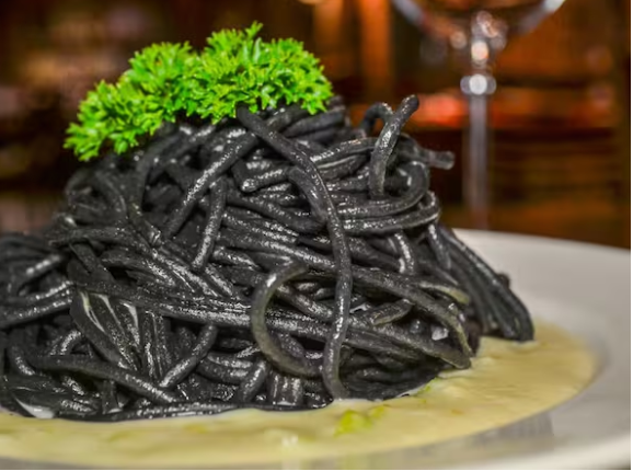 2 - Spaghetti Nero com Cubos de Salmão (2 Pessoas)