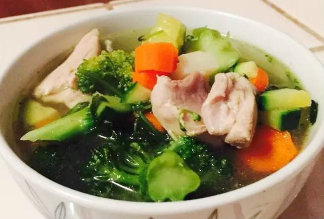 18.Sopa de Pollo con Vegetales