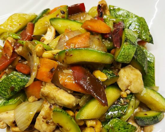 Trozo de Pollo Estilo Kung Pao Picante