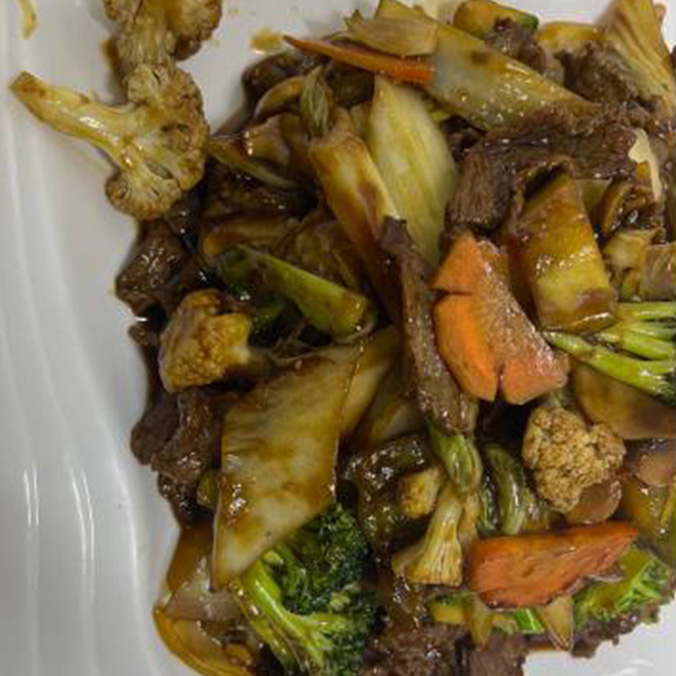 Trozos de Lomito con Verduras en Salsa