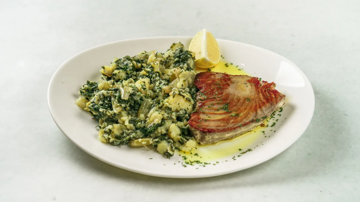 Tuna steak s prilogom
