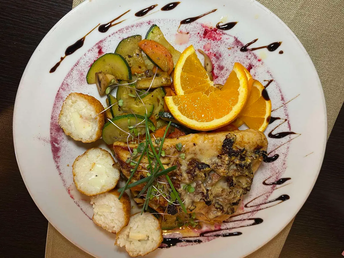 Aszalt paradicsommal, parmezánnal sült csirkemell