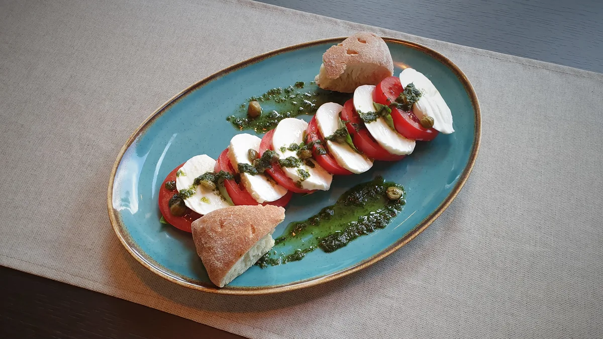 Mozzarella caprese (V)