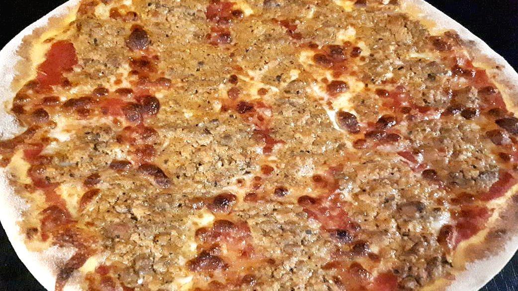 Pizza bolognese