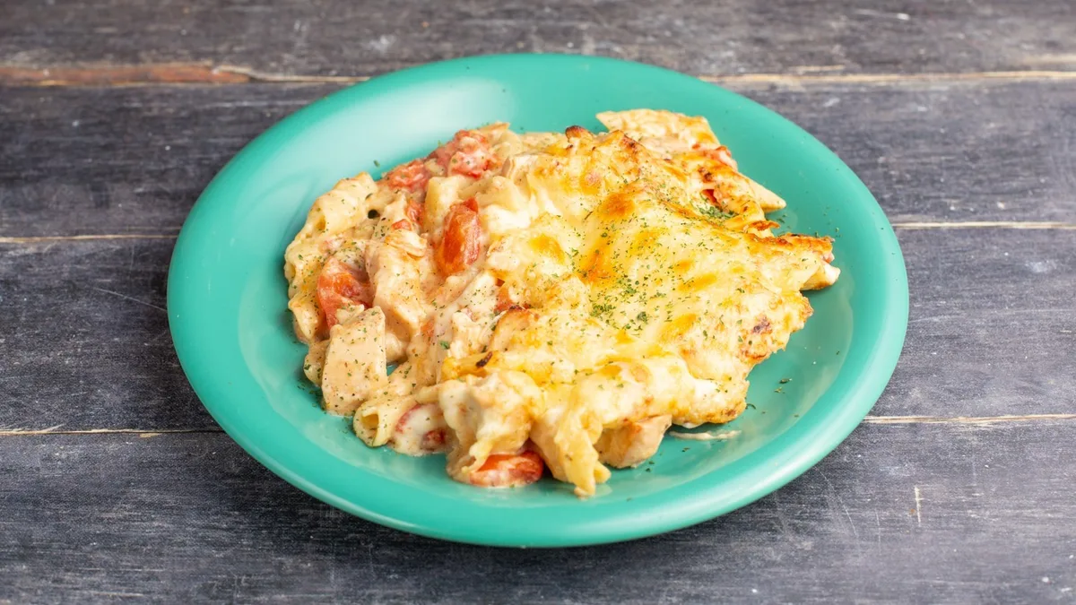 Kemencében pirult csirkés penne