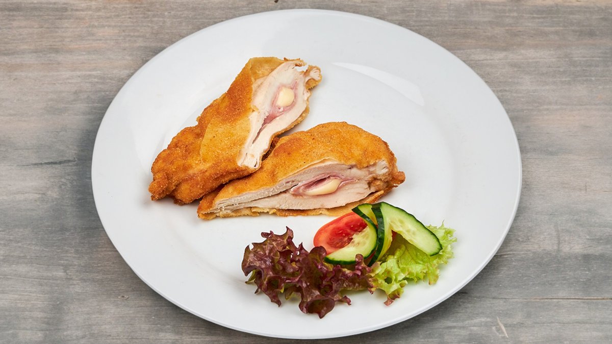 Macisajttal baconnal töltött csirkemell