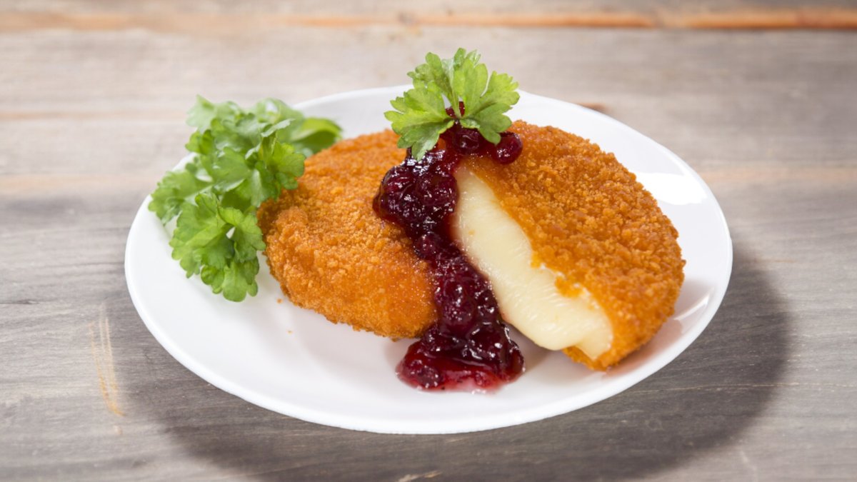 Rántott camambert sajt áfonya lekvárral