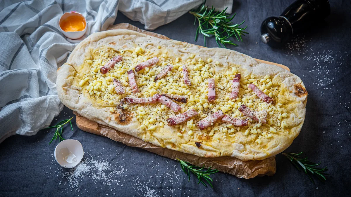 Pinsa alla Carbonara